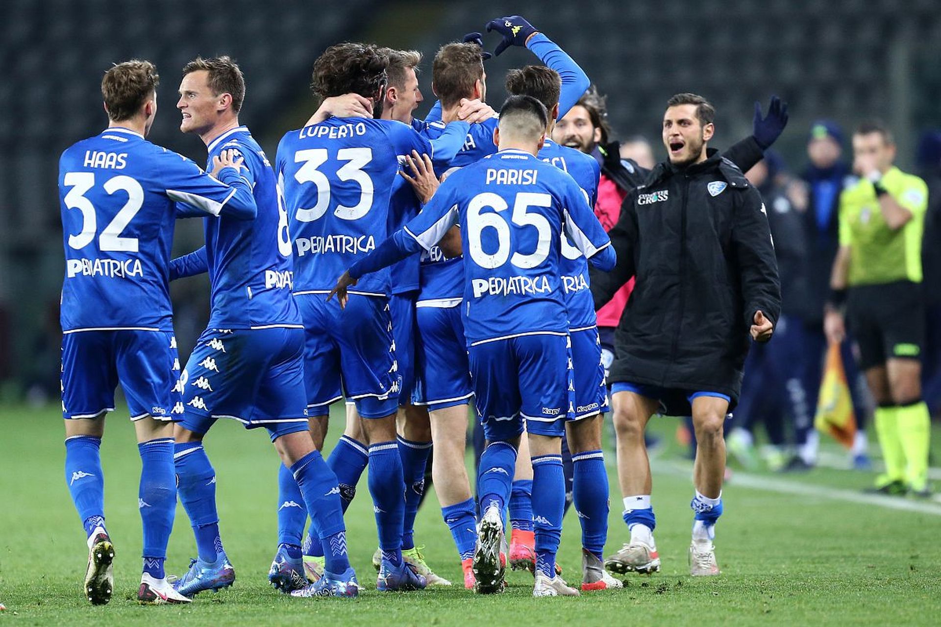 S合作的苹 S合作的苹